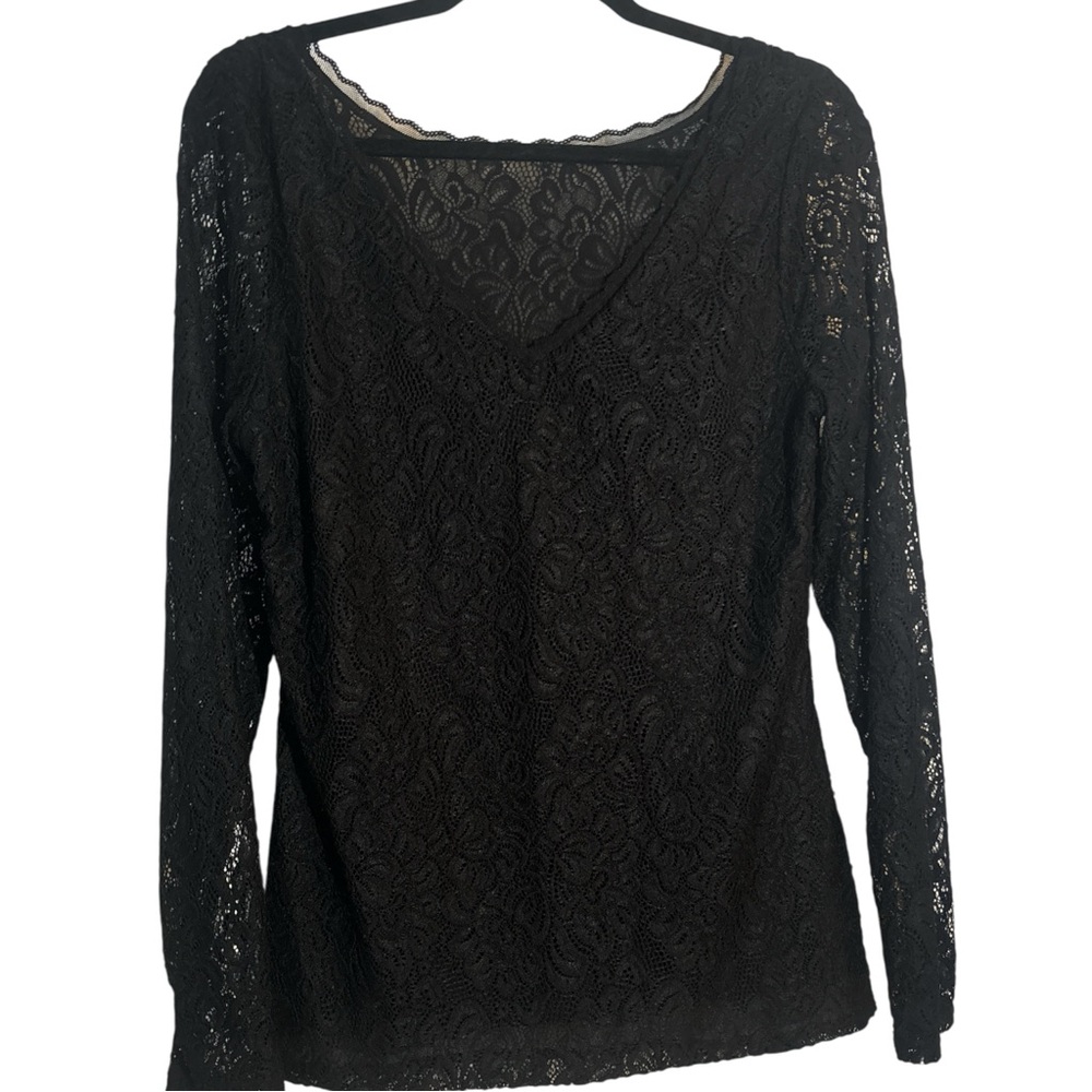 Elegant Black Lace Long Sleeve Top
Like new good quality has some stretch.
